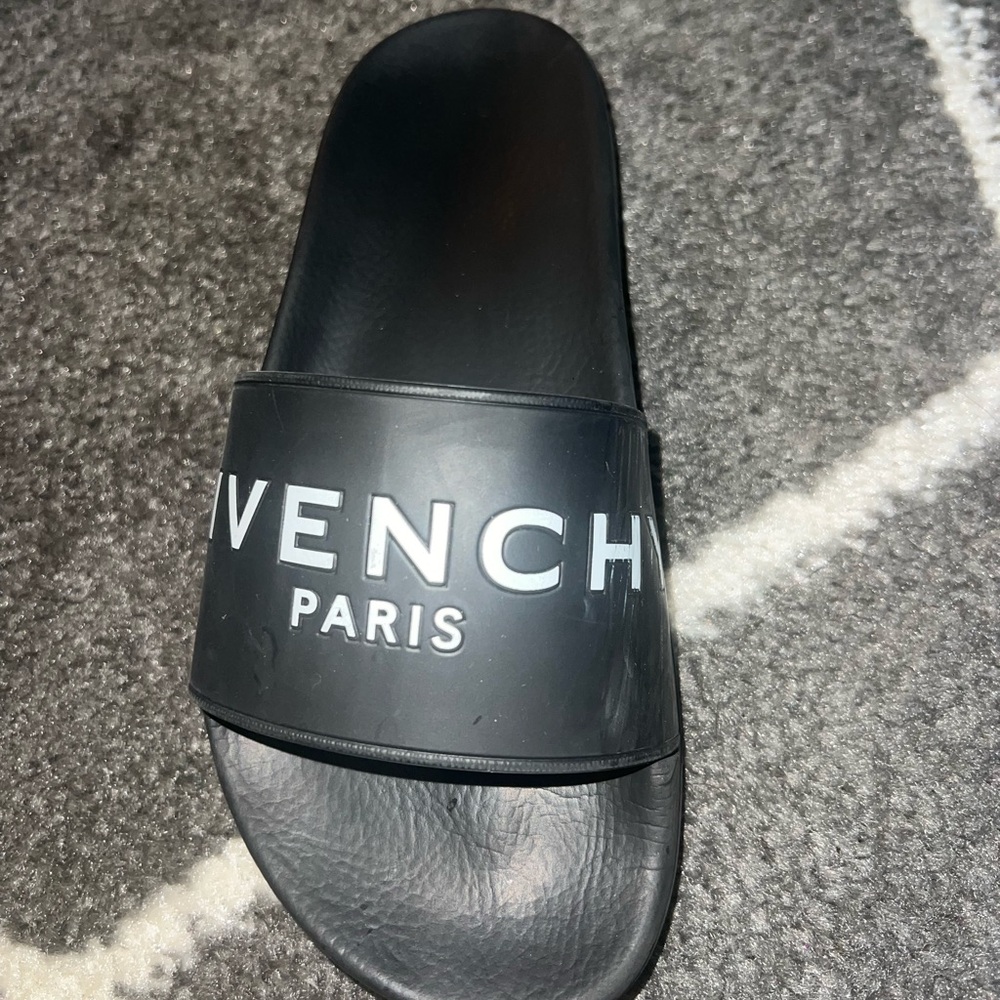 Givenchy Black and White Logo Slides - Picture 11 of 11